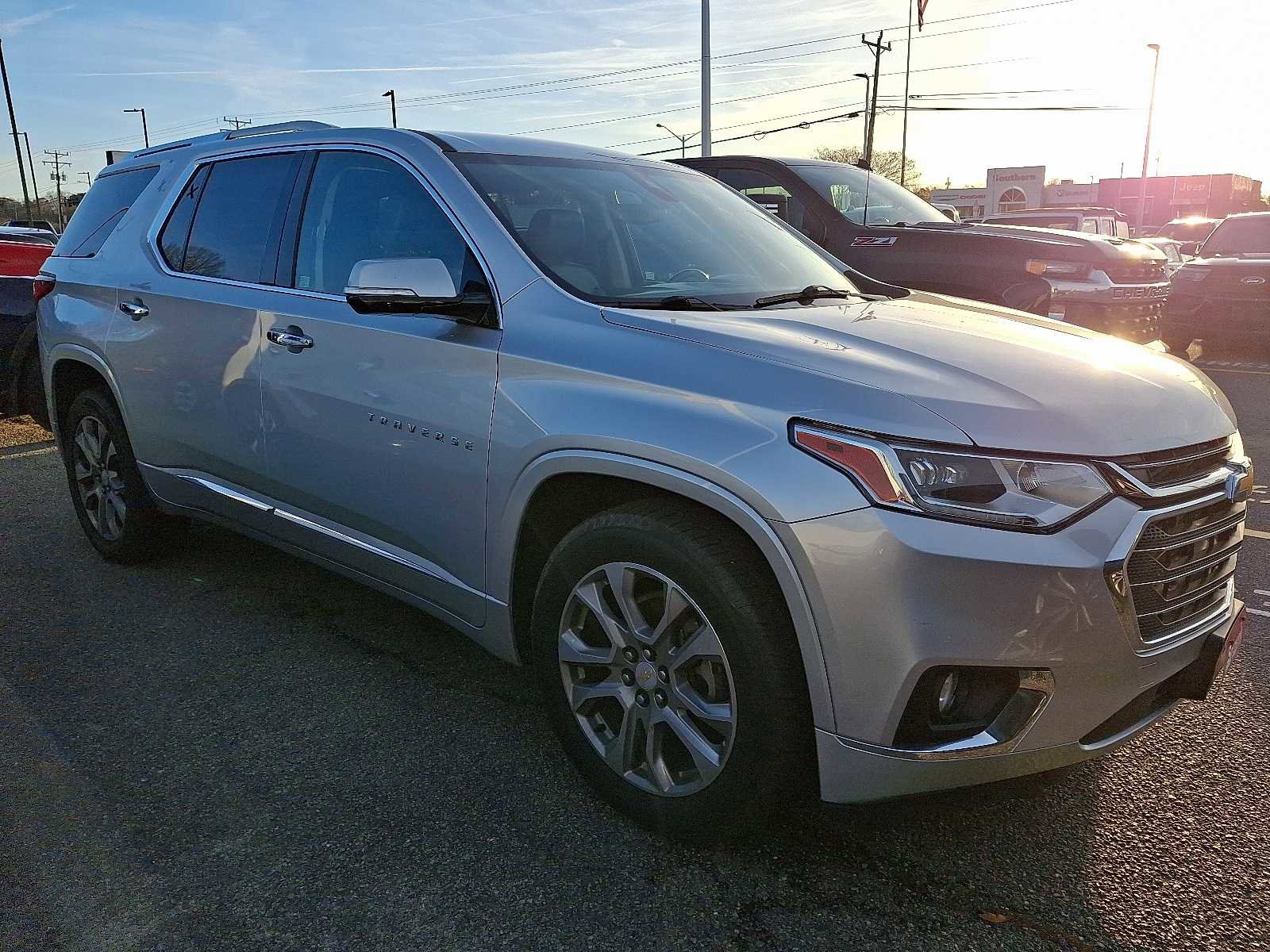 Used 2018 Chevrolet Traverse Premier image 2