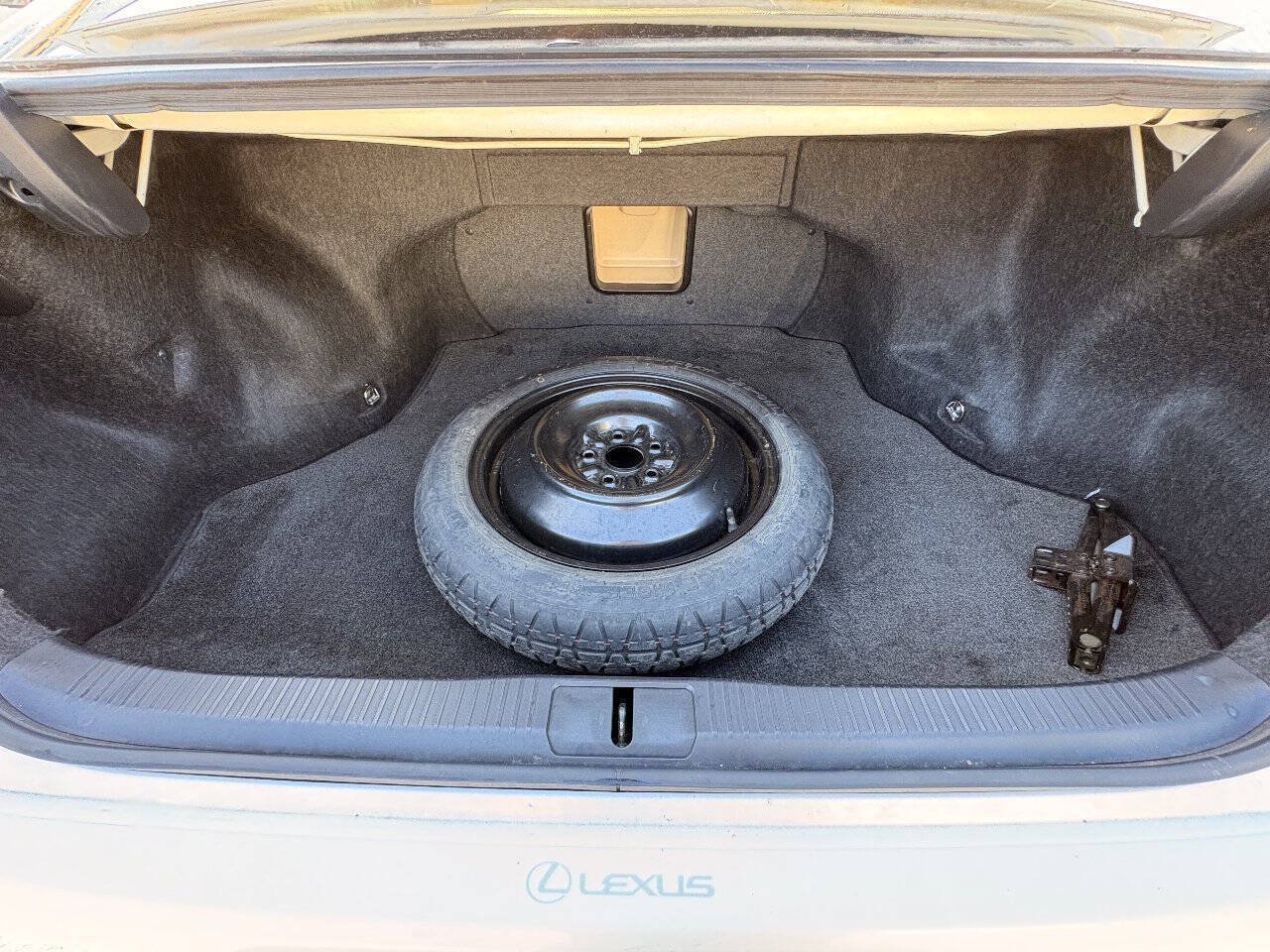 Used 2014 Lexus ES 350 w/ Luxury Package FWD image 31