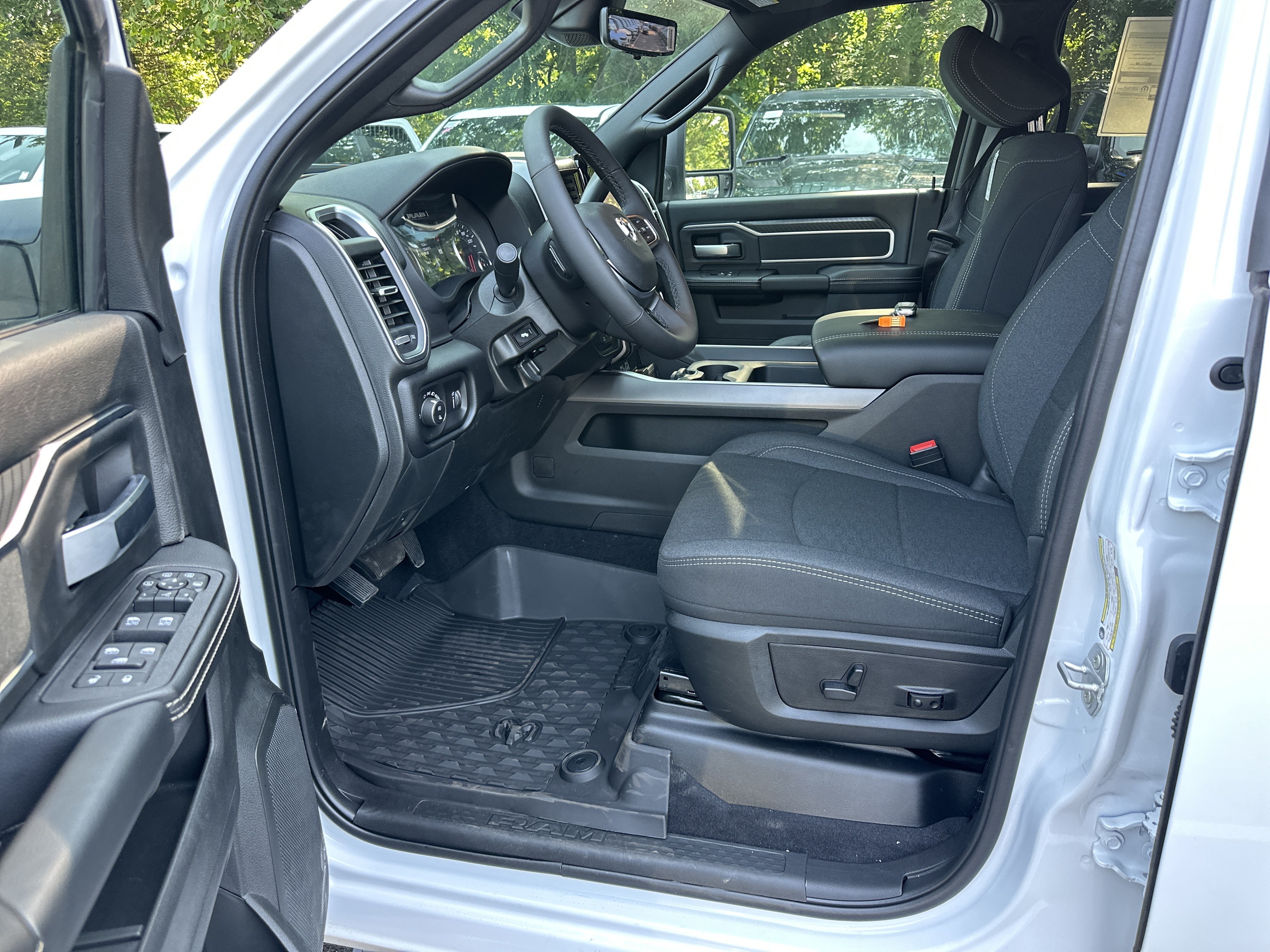 New 2026 RAM 3500 Big Horn AWD/4WD image 28