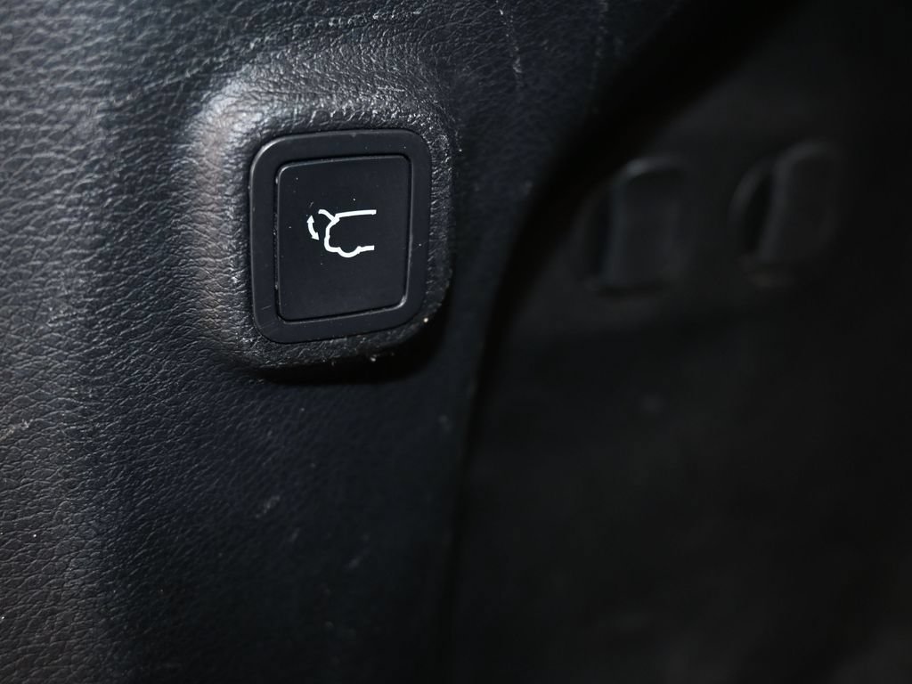 Used 2019 Jeep Cherokee Limited FWD image 37