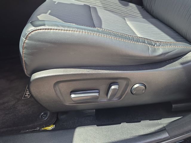 Used 2017 Toyota Highlander Plus AWD/4WD image 22