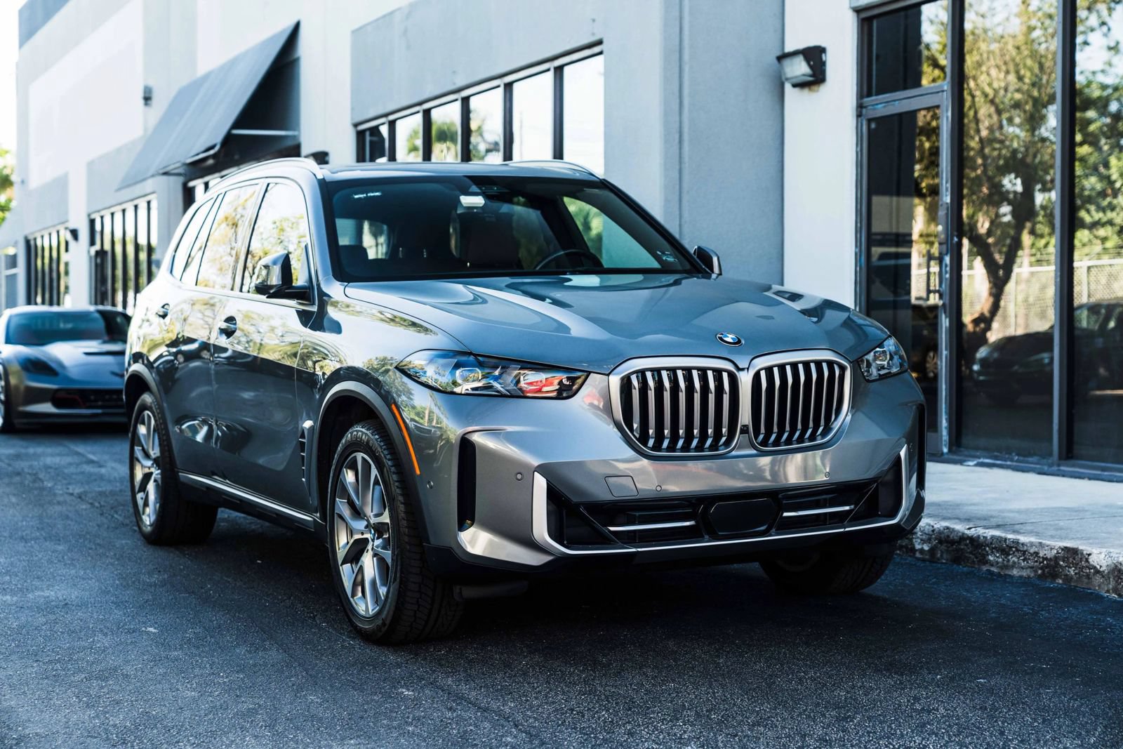 Used 2024 BMW X5 xDrive40i w/ Executive Package AWD/4WD image 2