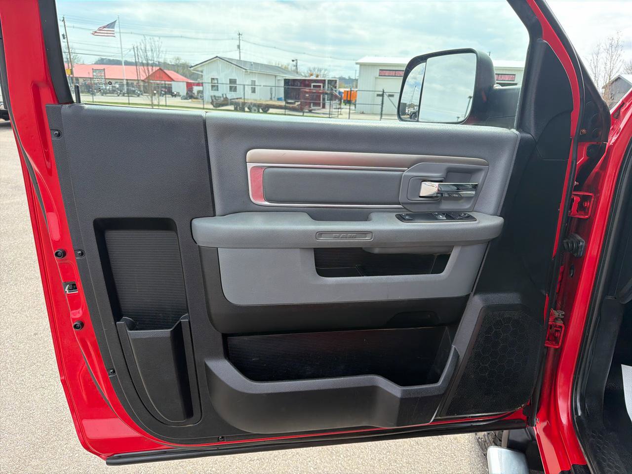 Used 2018 RAM 2500 Tradesman w/ Chrome Appearance Group AWD/4WD image 8