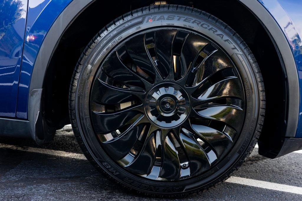 Used 2022 Tesla Model Y Long Range AWD/4WD image 13