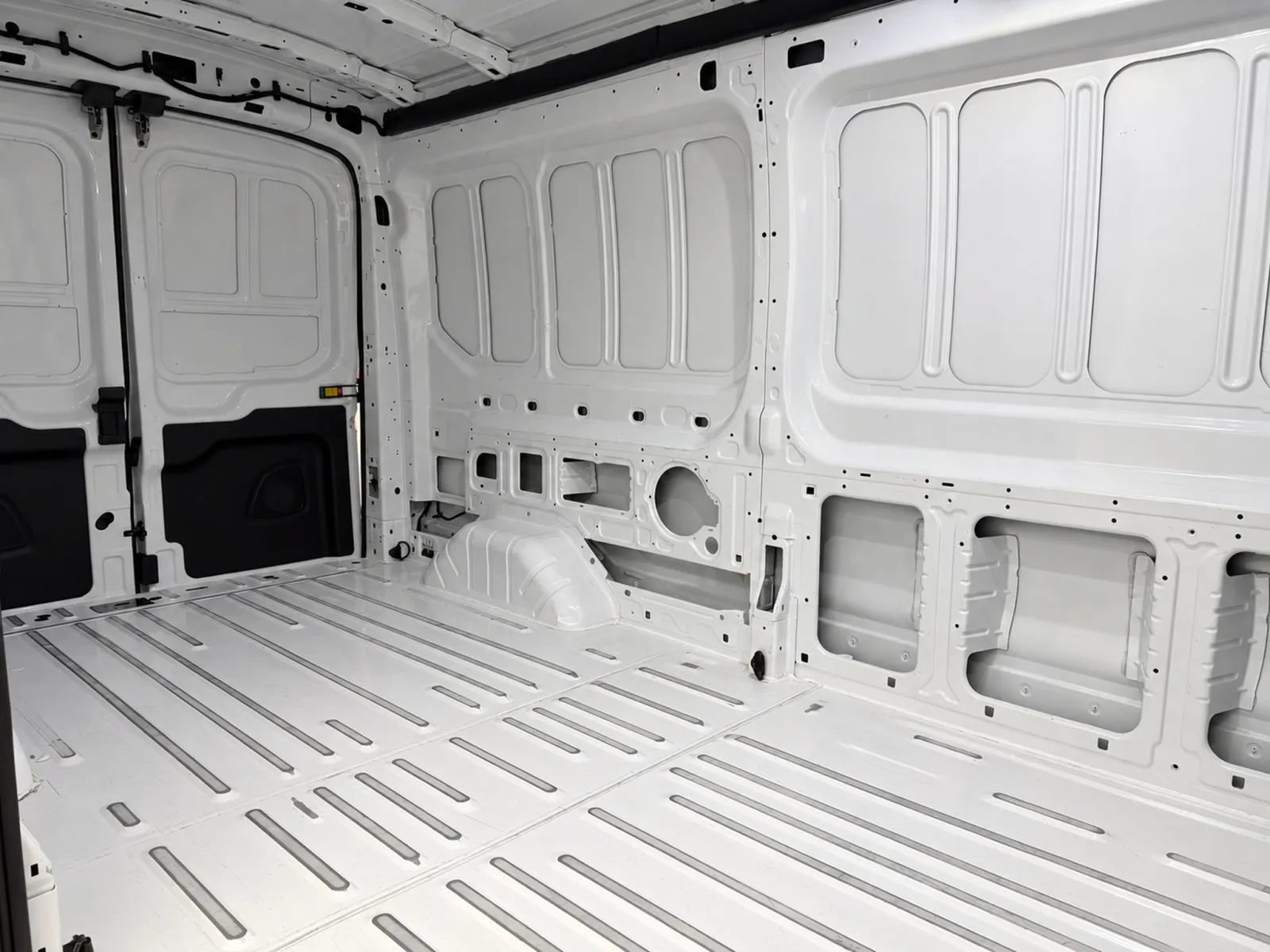 Used 2023 Ford Transit 250 Medium Roof AWD image 5