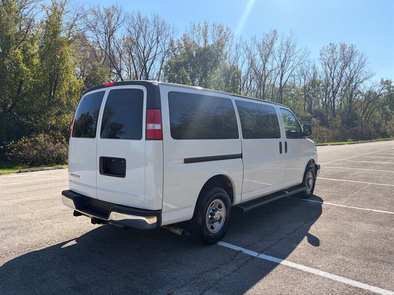 Used 2017 Chevrolet Express 3500 LT w/ LT Preferred Equipment Group RWD image 5