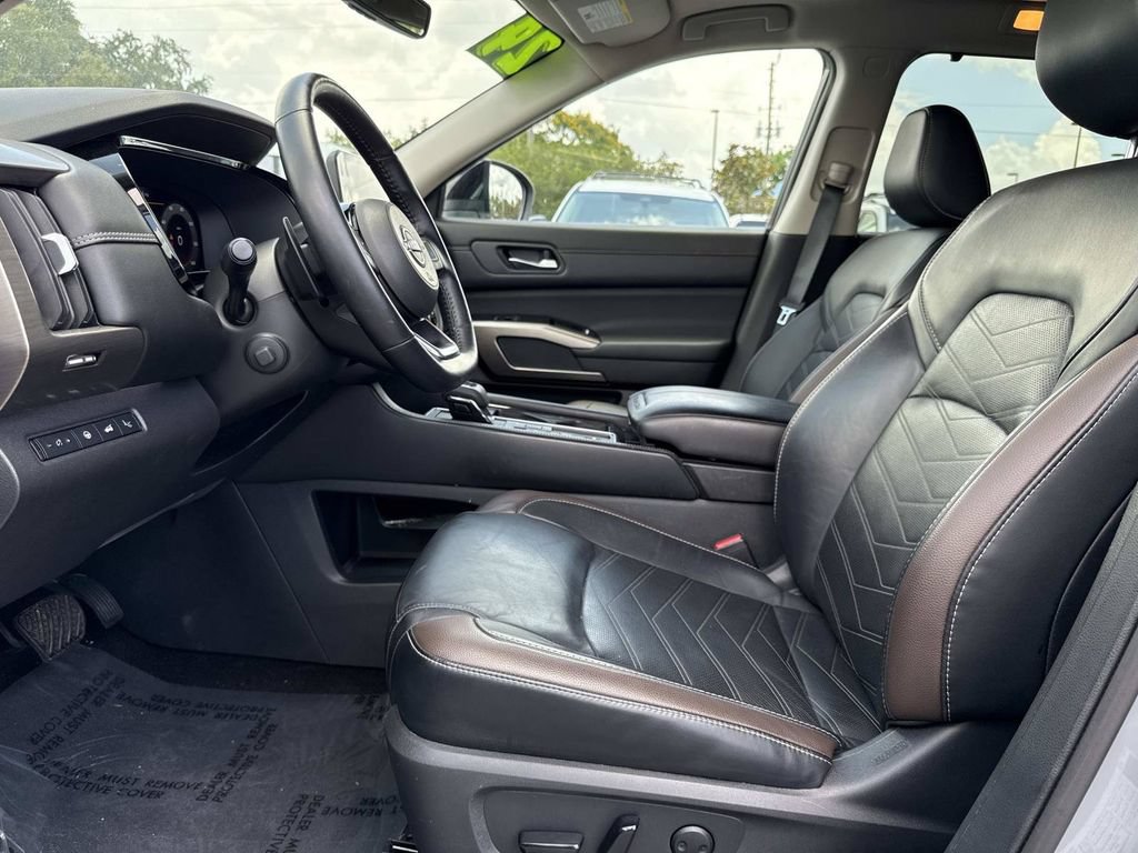 Certified 2024 Nissan Pathfinder Platinum w/ Cargo Package FWD image 23