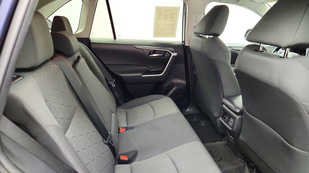 Used 2021 Toyota RAV4 XLE AWD/4WD image 21