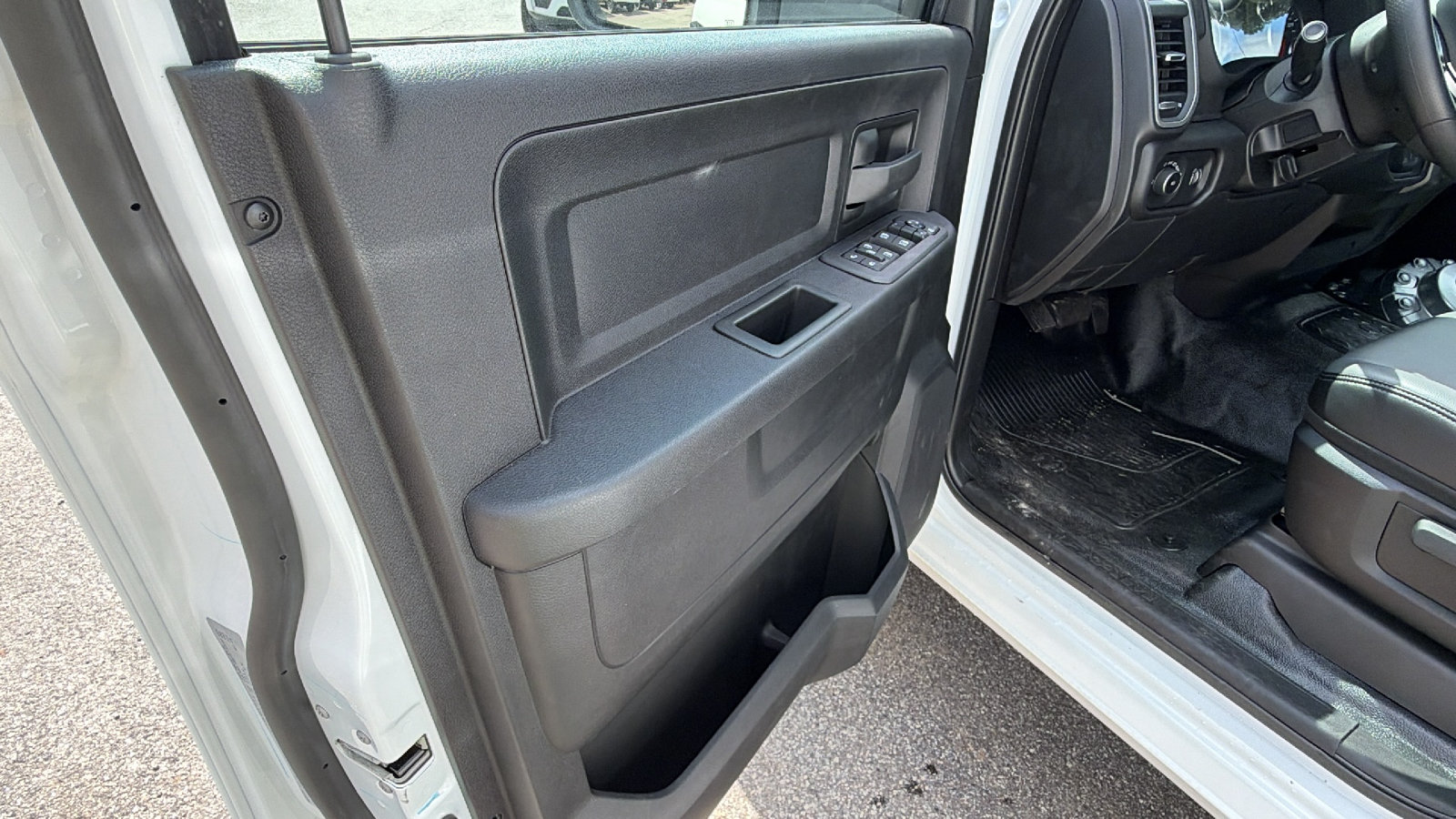 New 2026 RAM 5500 Tradesman AWD/4WD image 14