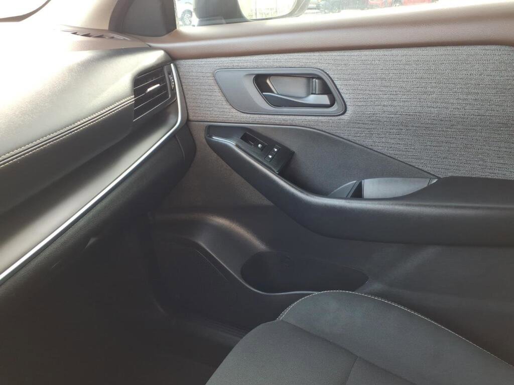 Used 2023 Nissan Rogue S image 20