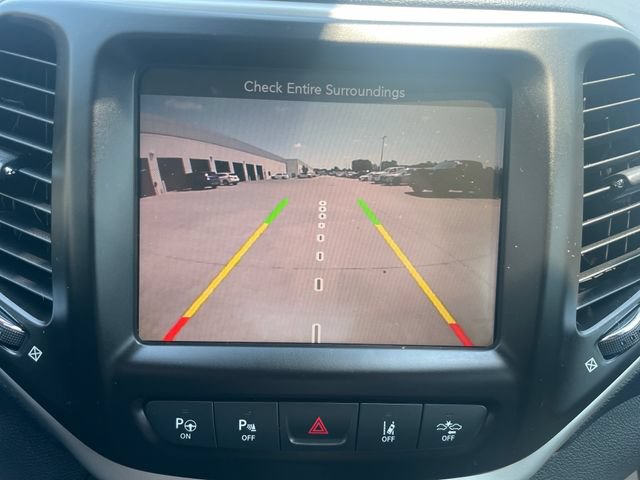 Used 2016 Jeep Cherokee Limited w/ Luxury Group AWD/4WD image 21