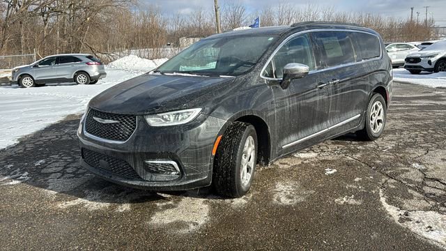 Used 2022 Chrysler Pacifica Limited image 7