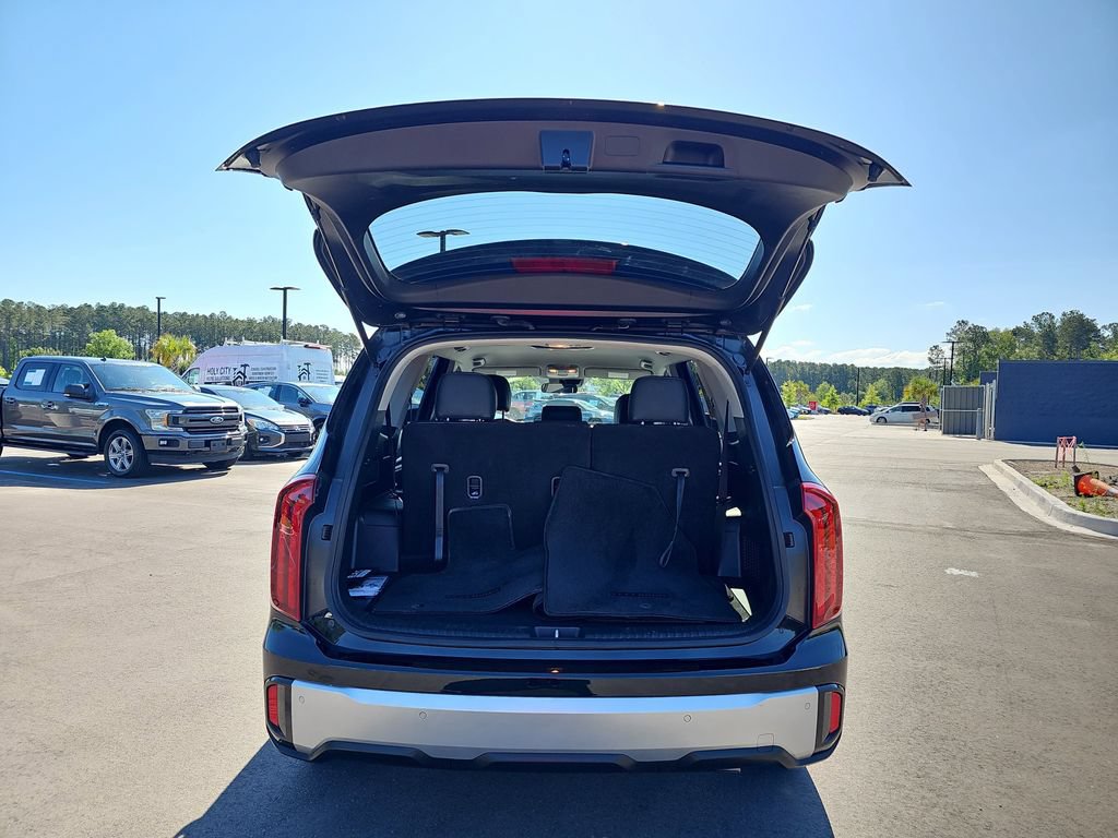 Used 2023 Kia Telluride LX AWD/4WD image 18