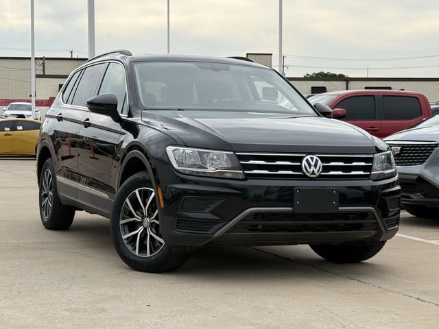Used 2020 Volkswagen Tiguan SE w/ Panoramic Sunroof Package FWD image 2