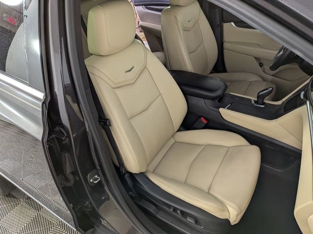 Used 2017 Cadillac XT5 FWD image 25