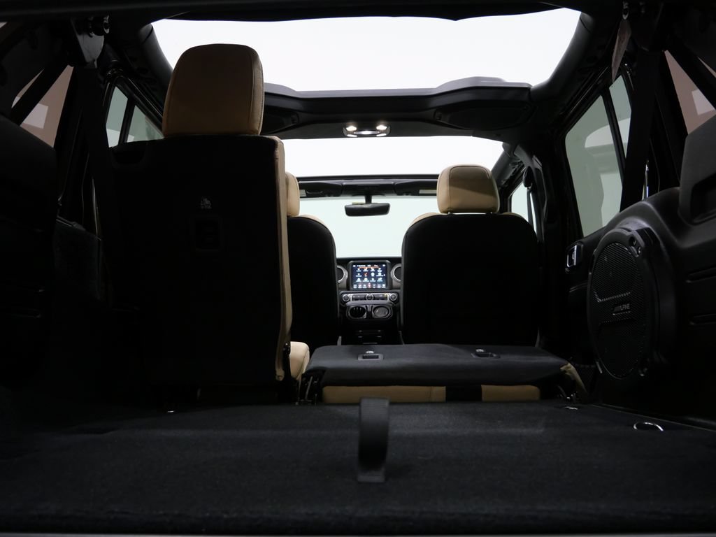Used 2022 Jeep Wrangler Unlimited Sahara w/ Cold Weather Group AWD/4WD image 26