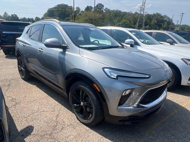 Used 2024 Buick Encore GX Sport Touring FWD image 2
