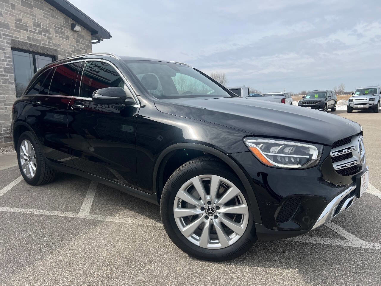 Used 2021 Mercedes-Benz GLC 300 4MATIC image 3