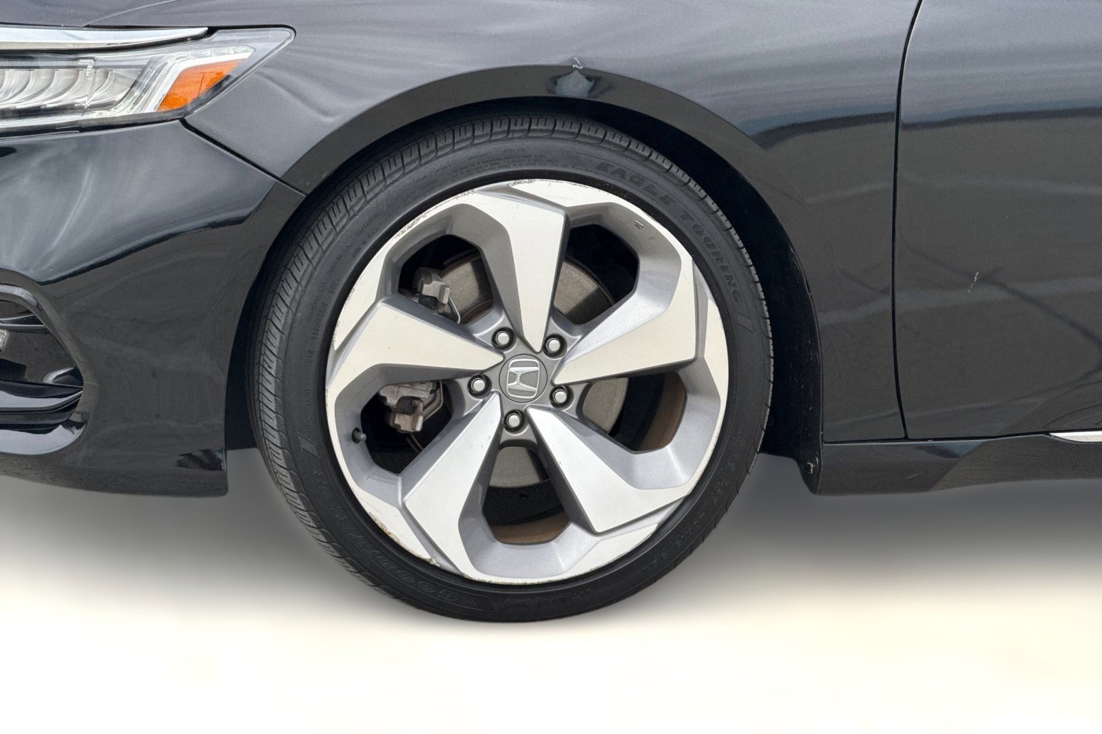 Used 2018 Honda Accord Touring image 11