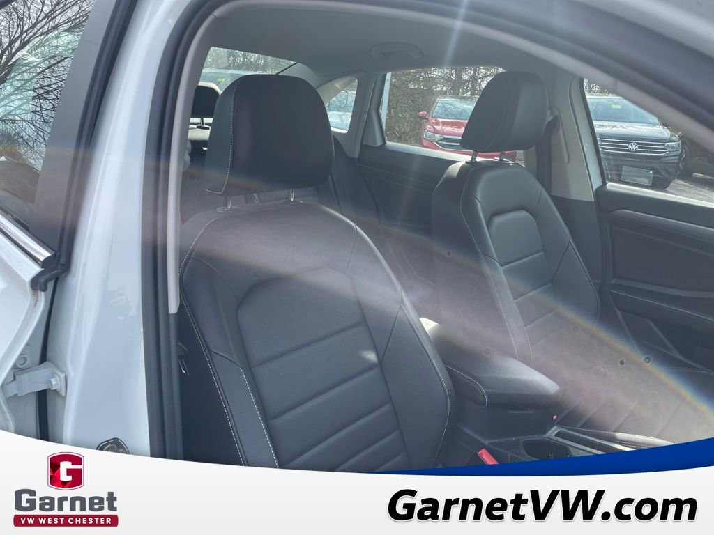 Used 2023 Volkswagen Jetta SE image 16