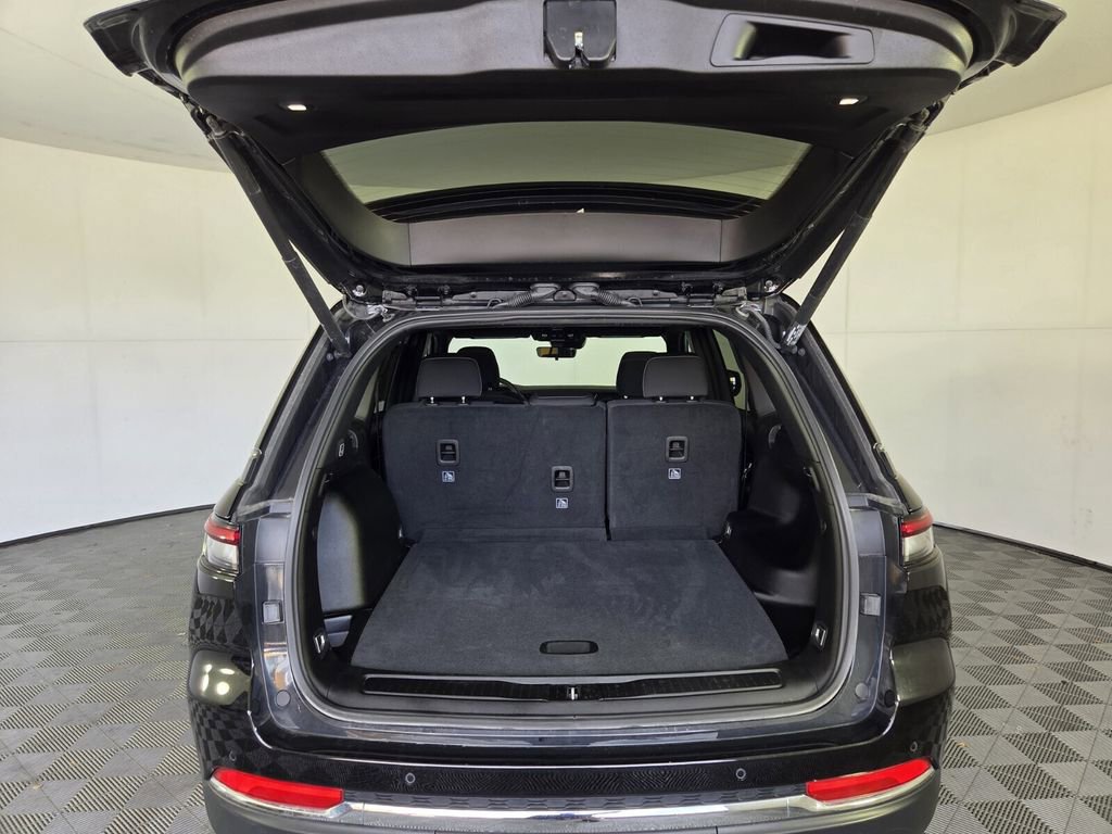 Certified 2025 Jeep Grand Cherokee Laredo w/ Luxury Tech Group I image 30