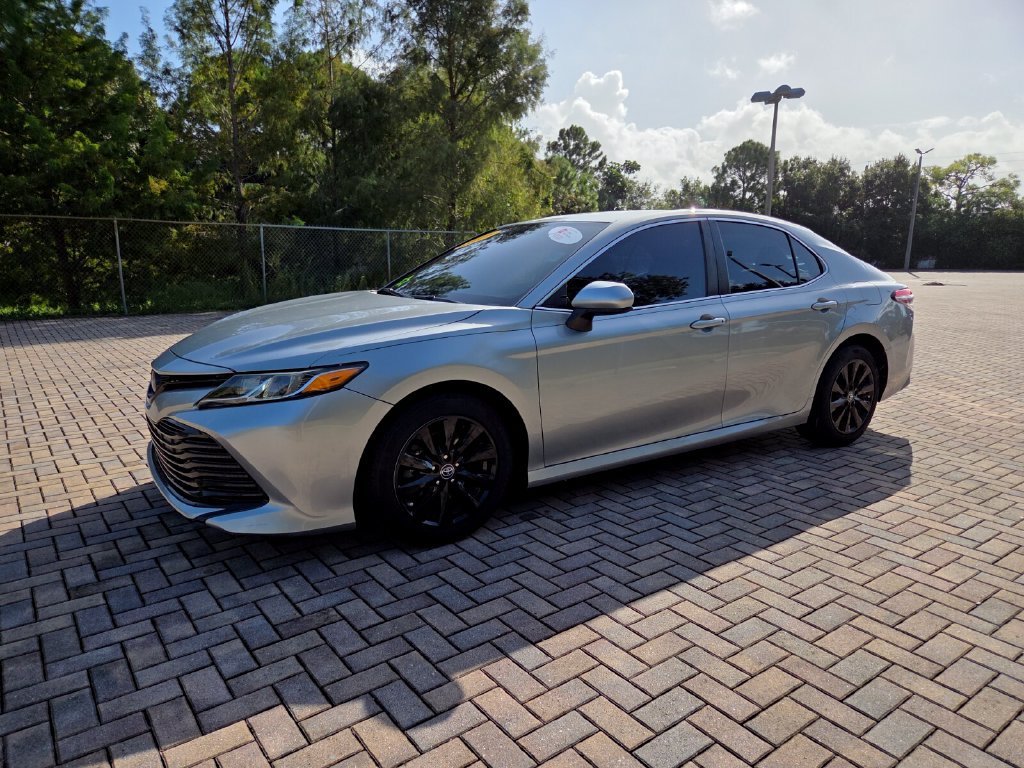 Certified 2019 Toyota Camry LE FWD image 3