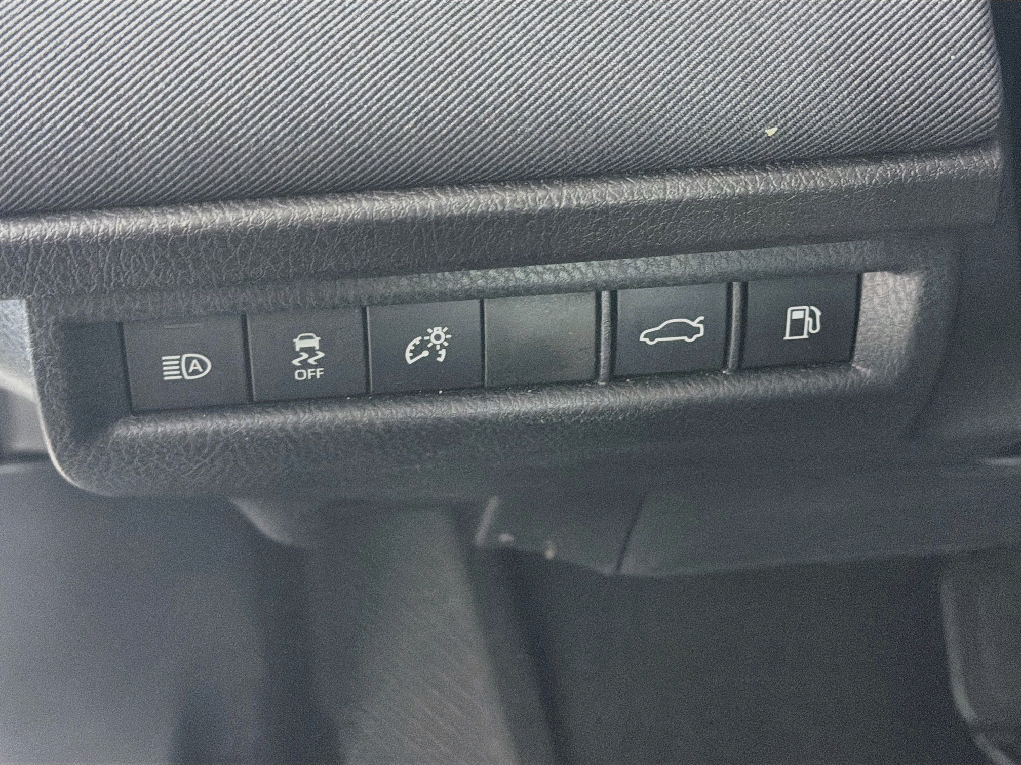 Used 2025 Toyota Camry LE FWD image 16
