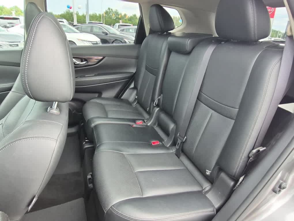 Used 2017 Nissan Rogue SL w/ SL Premium Package AWD/4WD image 7