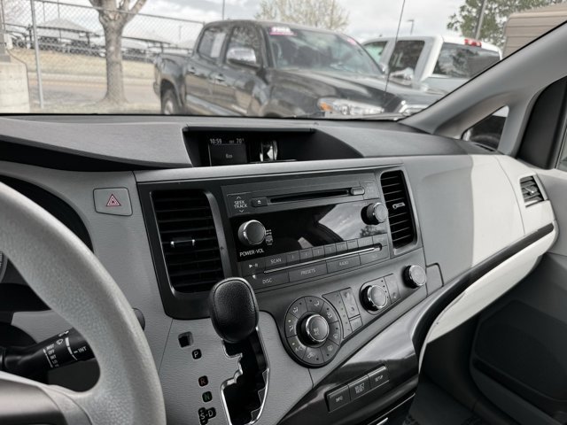 Used 2012 Toyota Sienna LE w/ Towing Pkg image 13