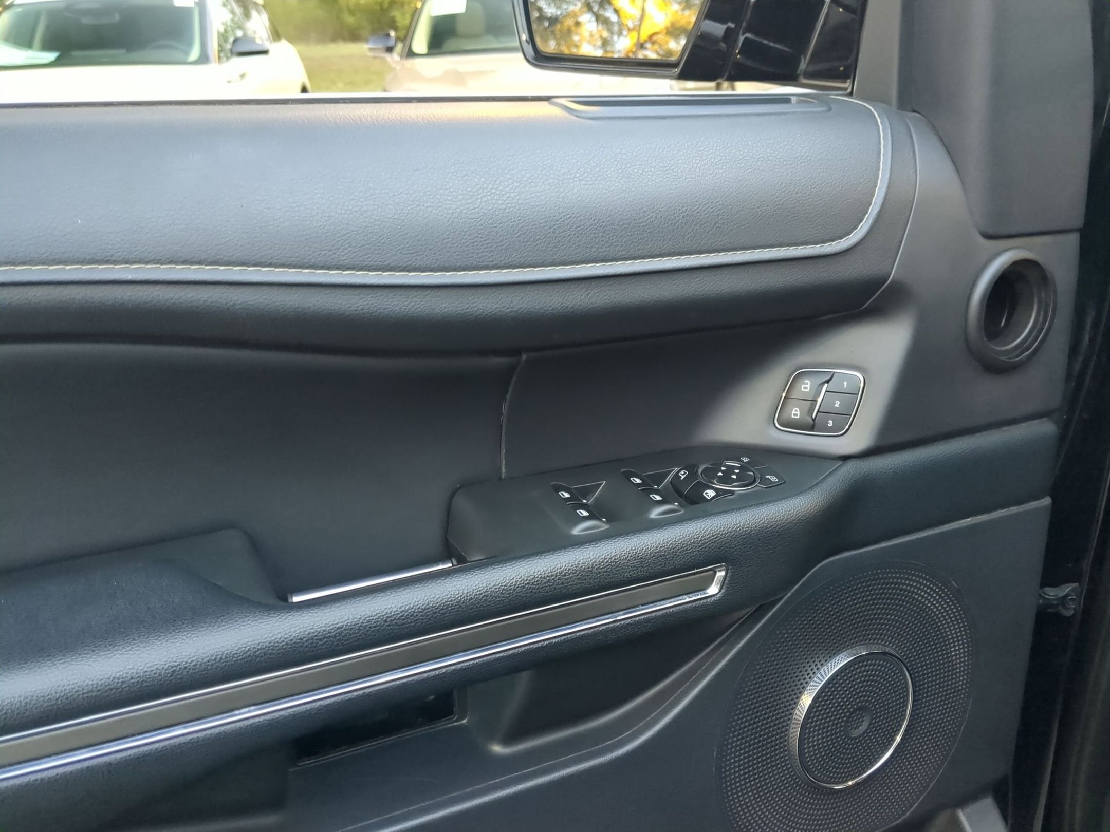 Used 2024 Ford Expedition Max XLT image 12