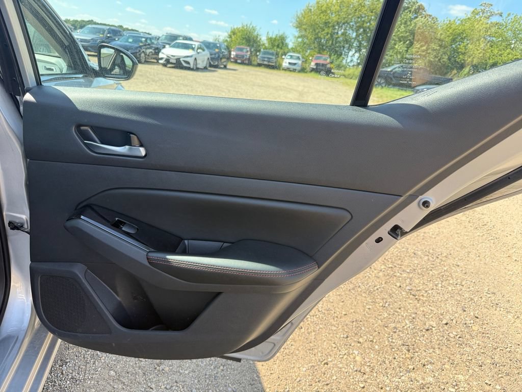 Used 2024 Nissan Altima 2.5 SR FWD image 37