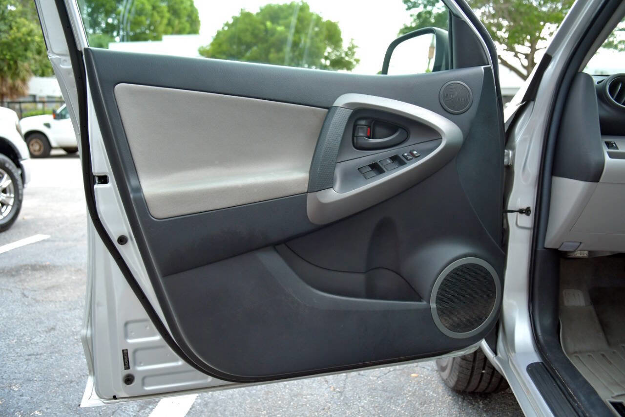 Used 2012 Toyota RAV4 FWD image 15