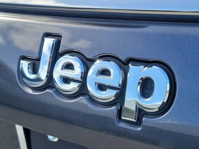 Used 2023 Jeep Compass Sport image 9