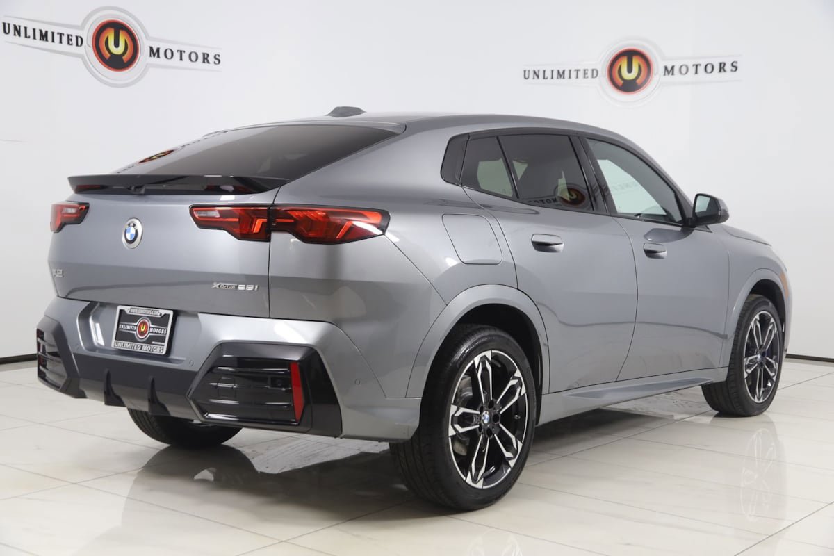 Used 2025 BMW X2 xDrive28i w/ M Sport Package AWD/4WD image 3