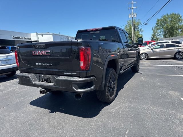 Used 2022 GMC Sierra 3500 Denali w/ Denali Black Diamond Edition AWD/4WD image 4