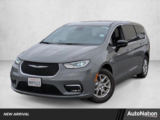 Used 2025 Chrysler Pacifica Select image 1