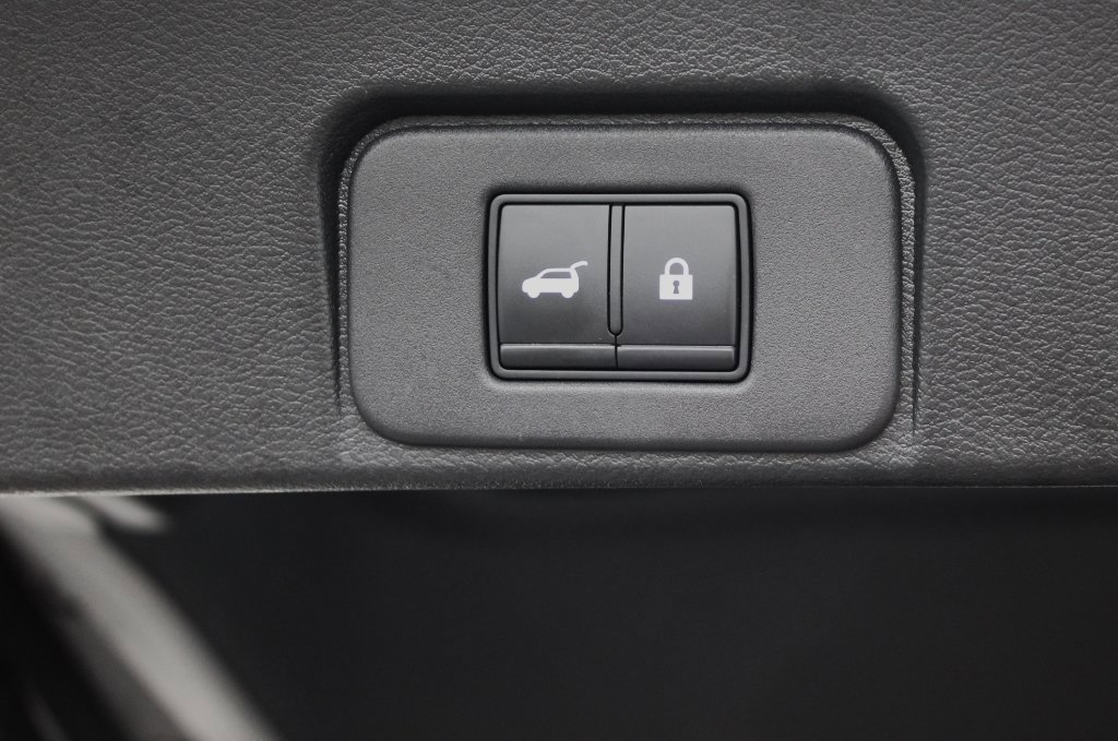 Certified 2022 Nissan Rogue Platinum w/ Head-Up Display Package image 21