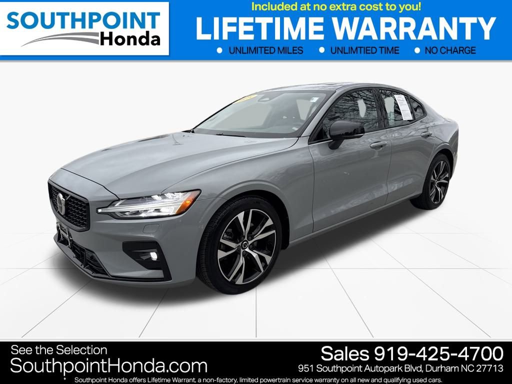 Used 2025 Volvo S60 B5 Core image 3