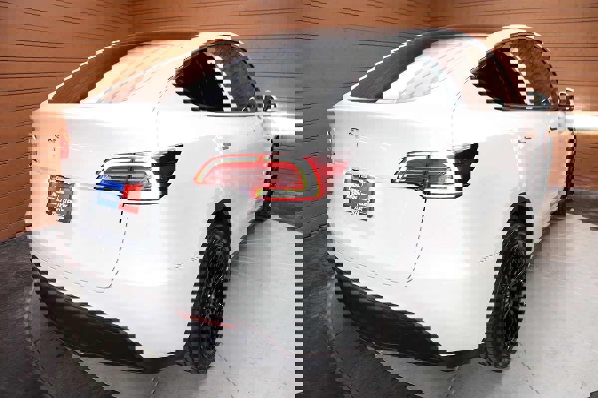 Used 2024 Tesla Model Y Long Range image 12