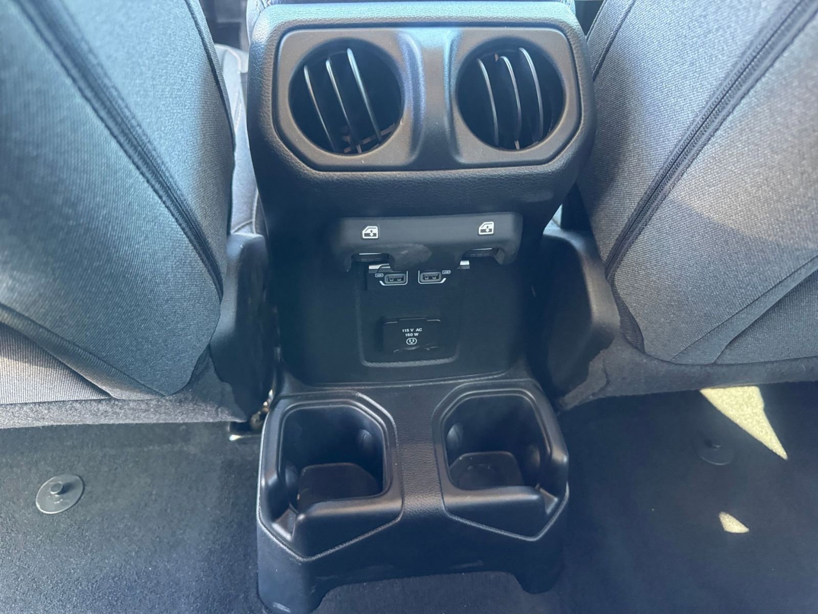 Used 2025 Jeep Wrangler Sahara image 23