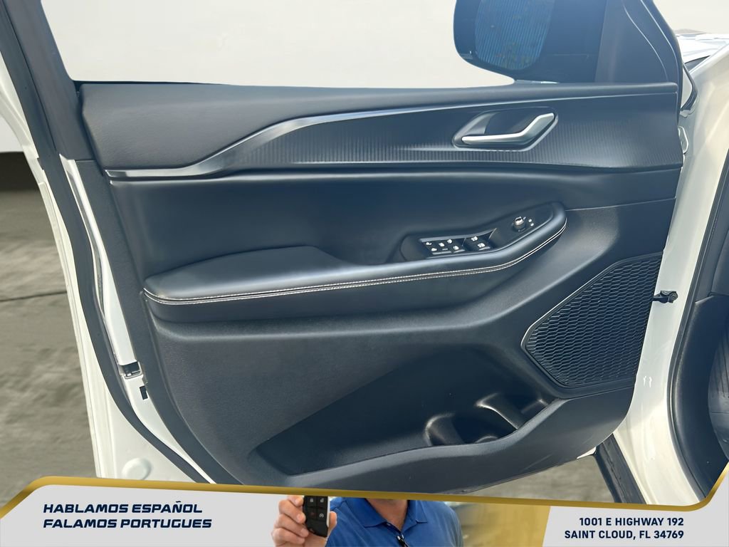 Used 2023 Jeep Grand Cherokee L Laredo image 12