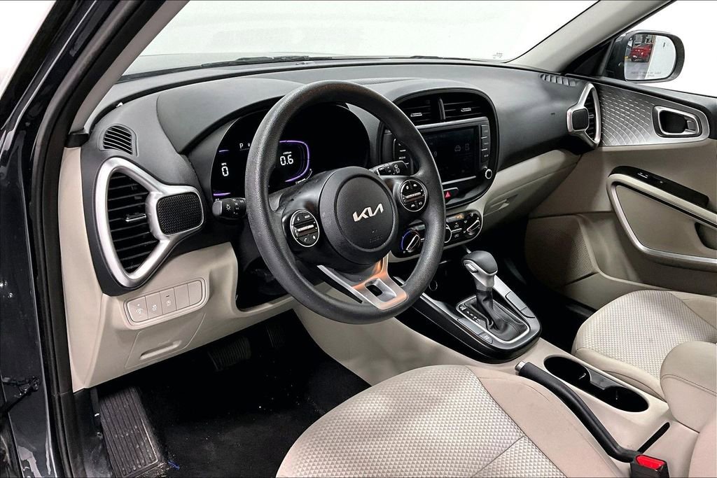Used 2025 Kia Soul LX image 16