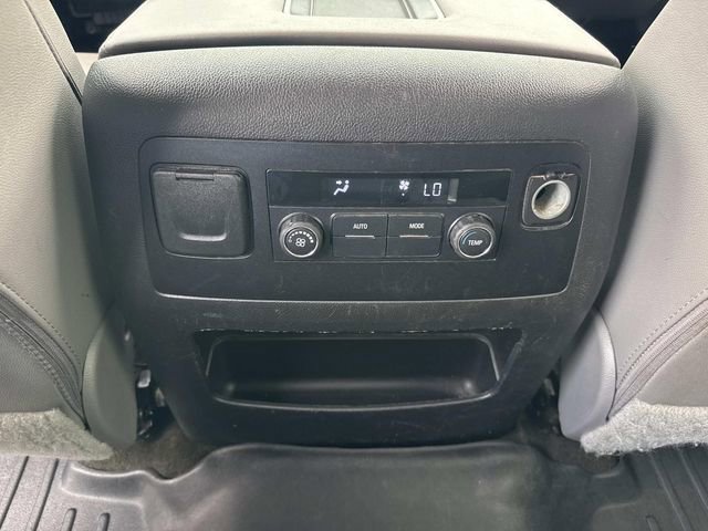 Used 2017 Chevrolet Suburban LT RWD image 18