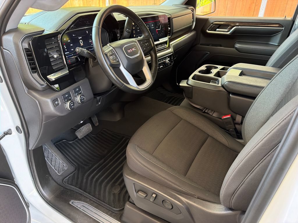 Used 2024 GMC Sierra 1500 Elevation AWD/4WD image 2