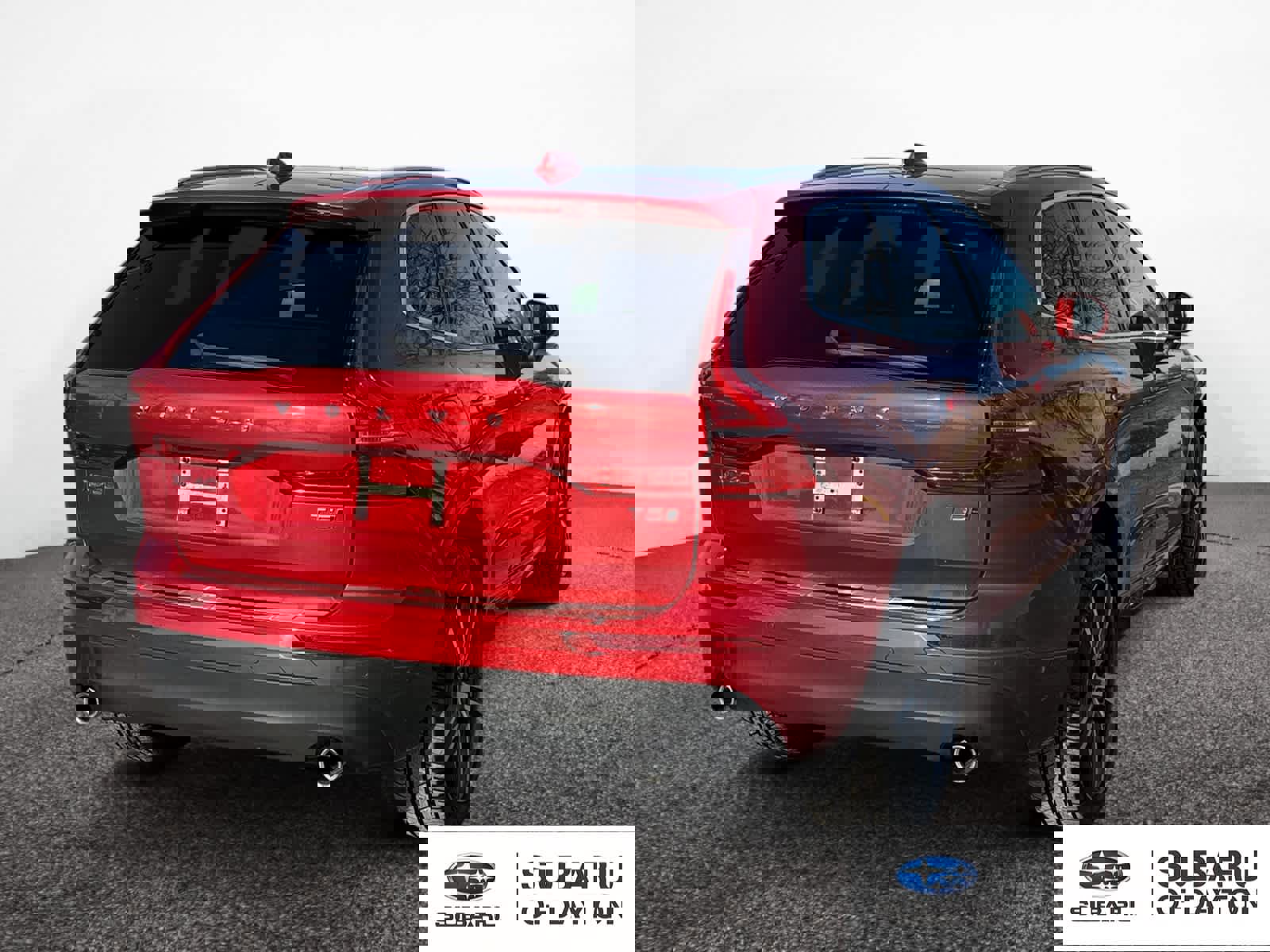 Used 2018 Volvo XC60 T5 Momentum w/ Vision Package image 5