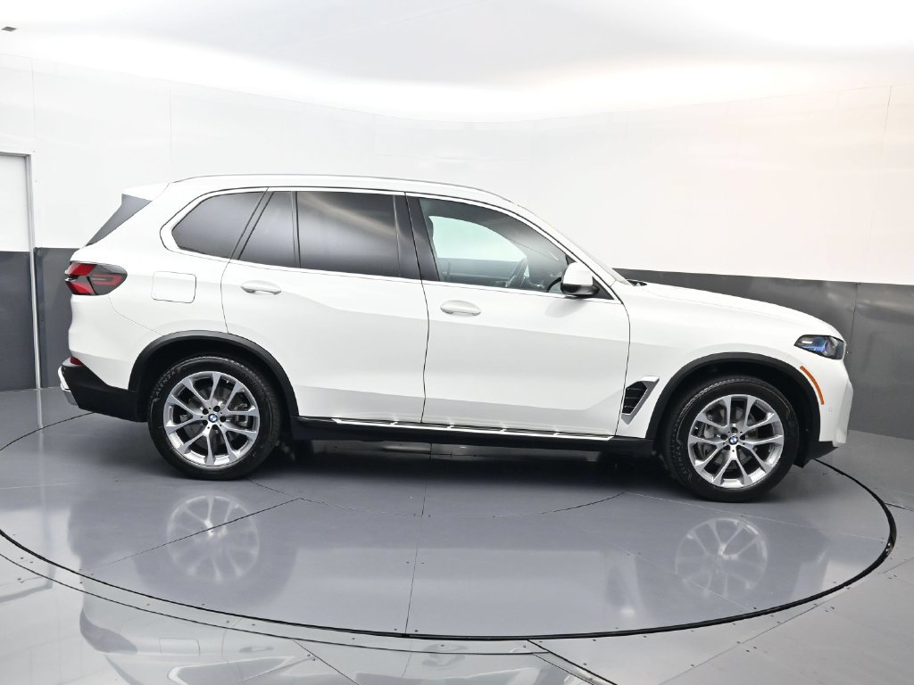 Used 2026 BMW X5 xDrive40i AWD/4WD image 2