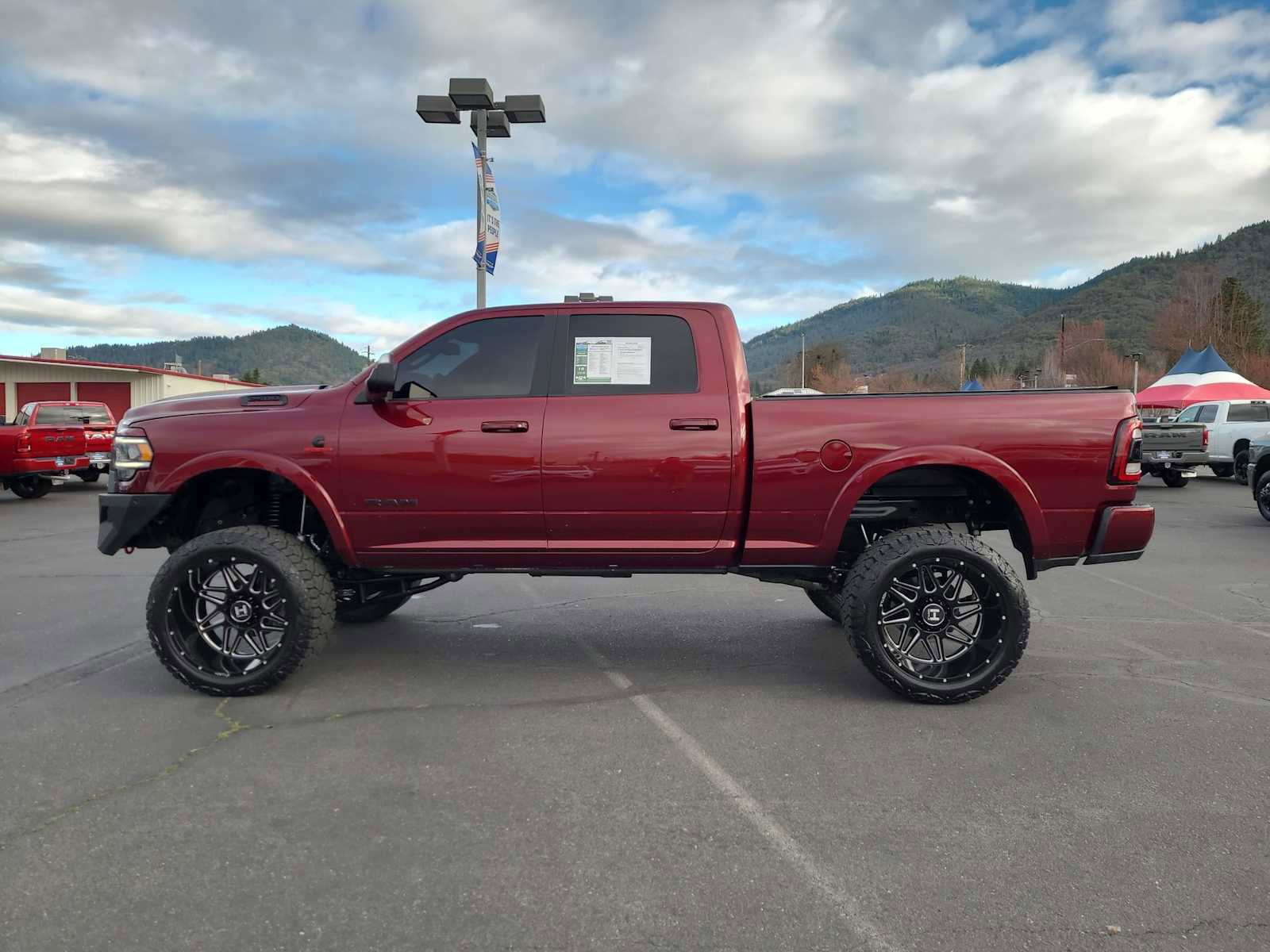 Used 2022 RAM 2500 Laramie w/ Night Edition image 11