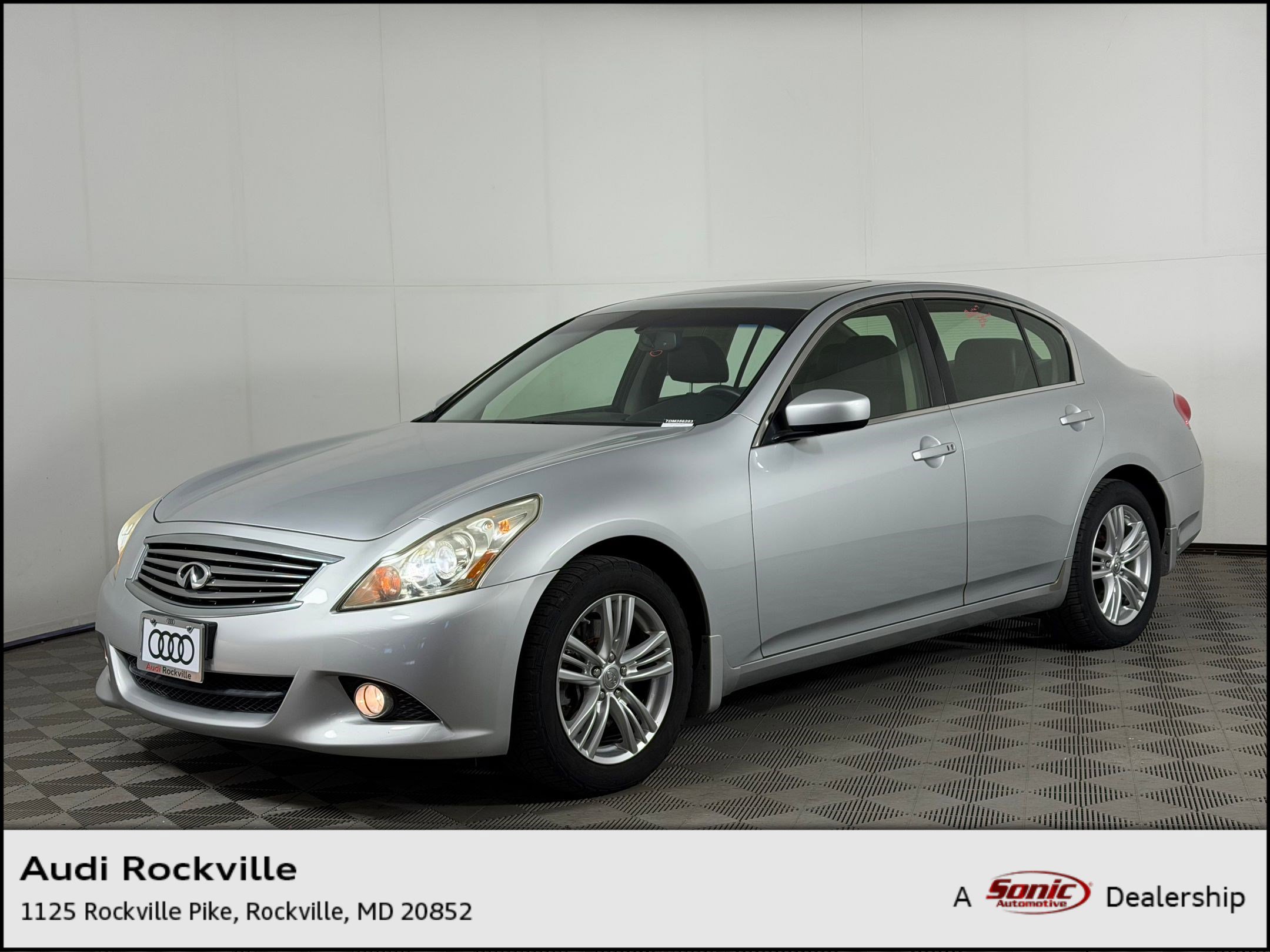 Used 2013 INFINITI G37 x w/ Premium Pkg