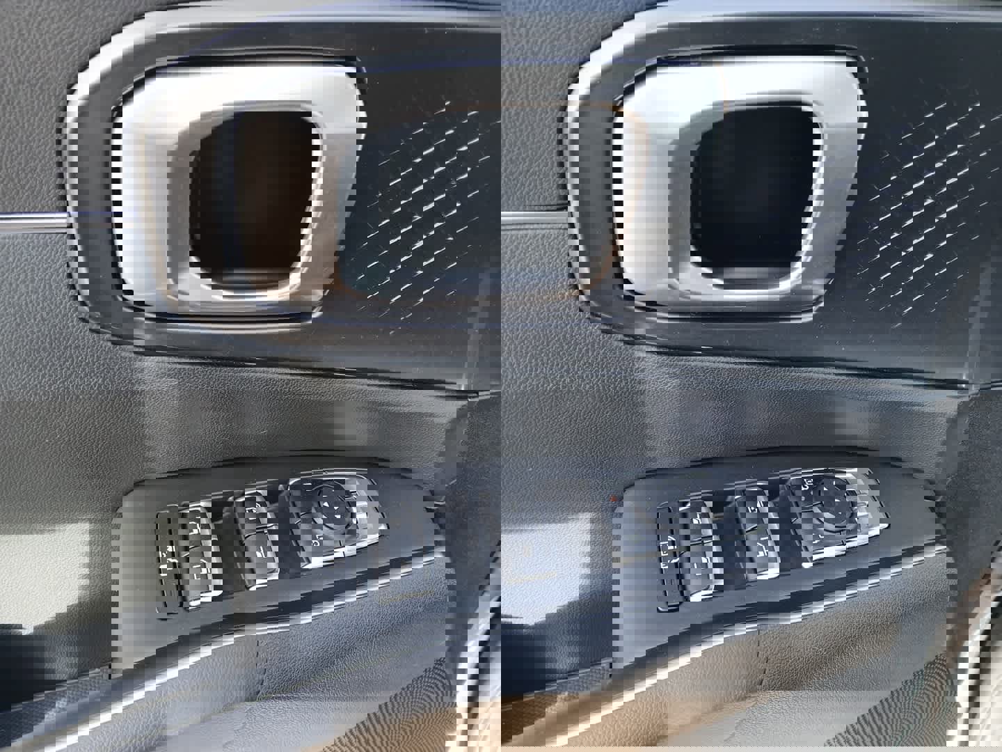 Used 2024 Kia Sorento S image 14