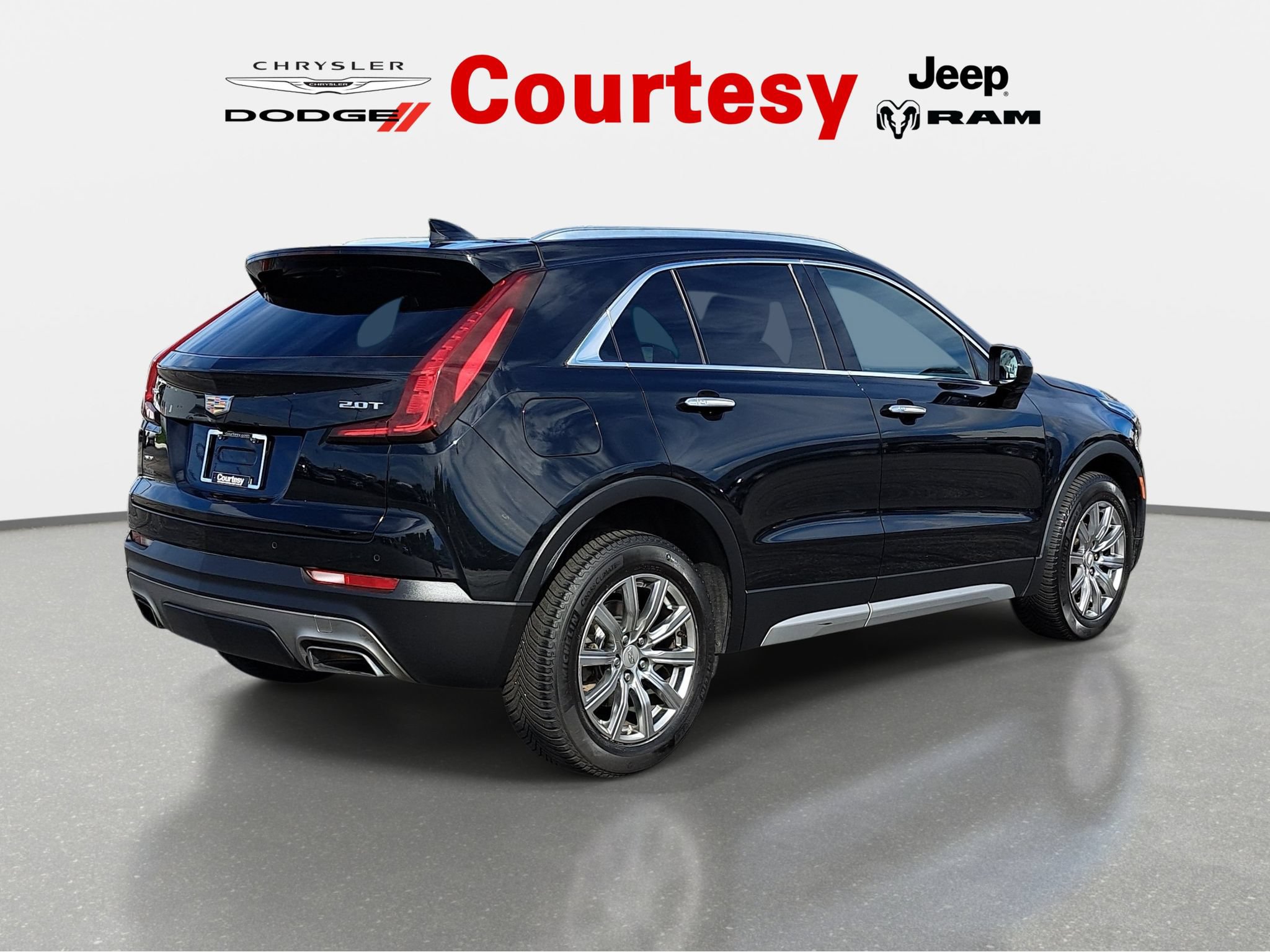 Used 2019 Cadillac XT4 Premium Luxury AWD/4WD image 4